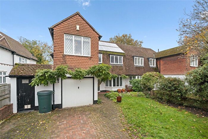 3 Bedroom Semi-detached House For Sale In Onslow Close, Thames Ditton, Surrey, KT7