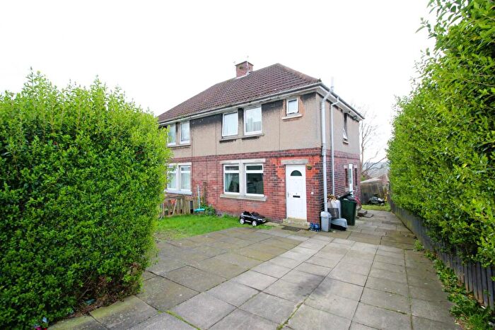 3 Bedroom Semi-Detached House For Sale In Crest Avenue, Wyke, Bradford, BD12