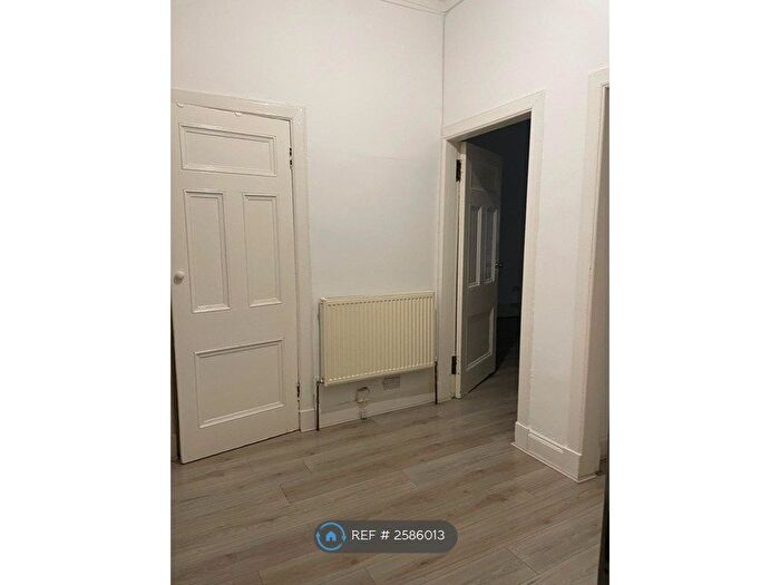 2 Bedroom Flat To Rent In Alexandra Parade, Glasgow, G31