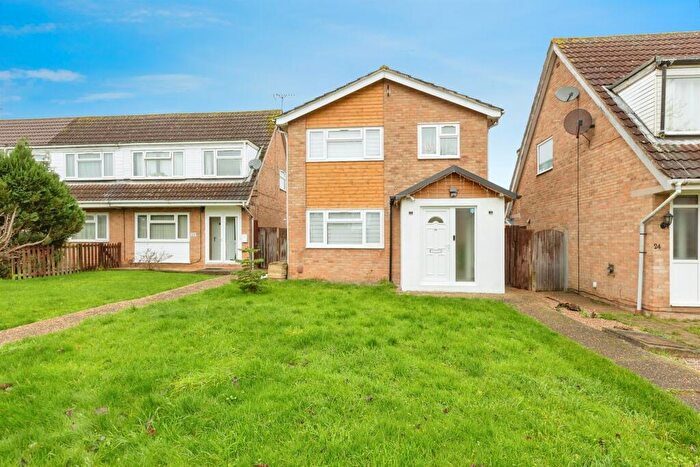 3 Bedroom Detached House For Sale In Beaumont Walk, Leicester, LE4