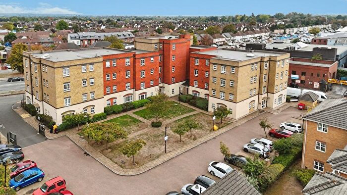2 Bedroom Flat To Rent In Holyhead Mews, Slough, SL1
