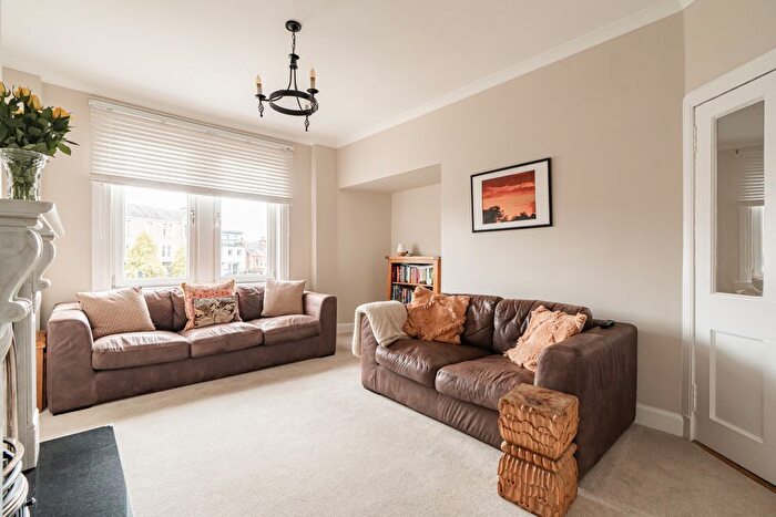 3 Bedroom Flat For Sale In Corstorphine Road, Edinburgh, EH12