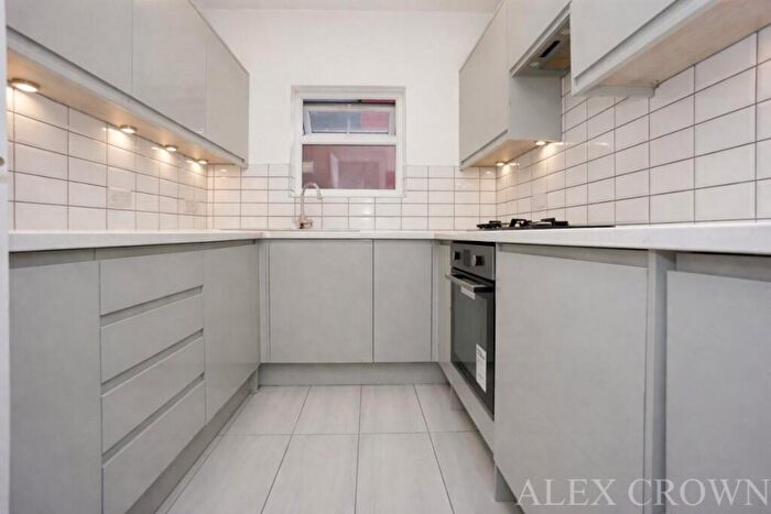 2 Bedroom Flat To Rent In Wordsworth Parade, Turnpike Lane, N8