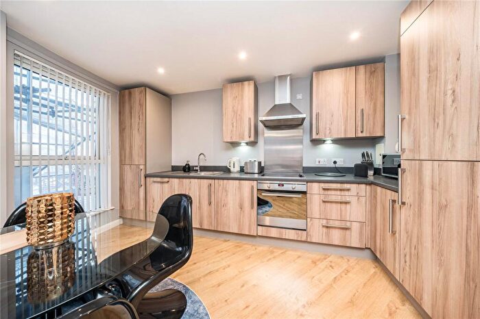 1 Bedroom Apartment For Sale In Queensland Road, London, N7