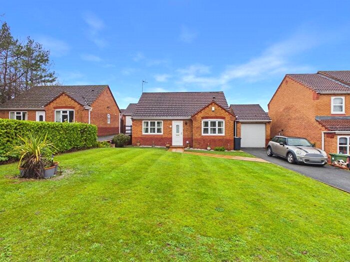 2 Bedroom Bungalow For Sale In Twarnley Rise, Worcester, Worcestershire, WR4