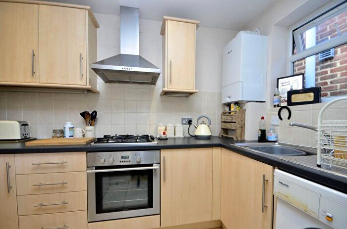 2 Bedroom Flat To Rent In Daws Lane, Mill Hill, London, NW7