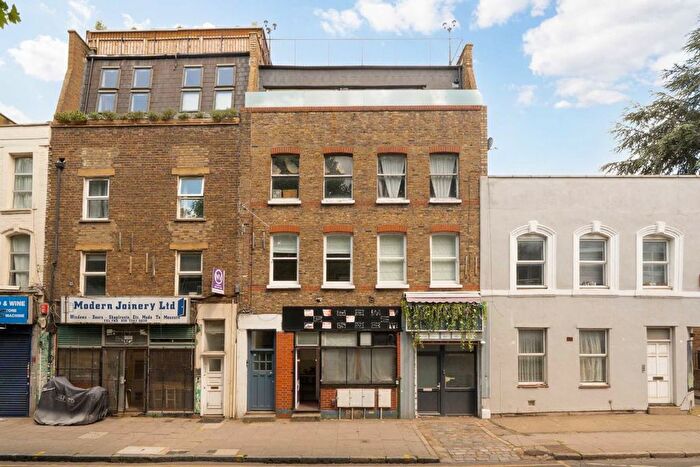 2 Bedroom Flat For Sale In Hornsey Road, London, N19