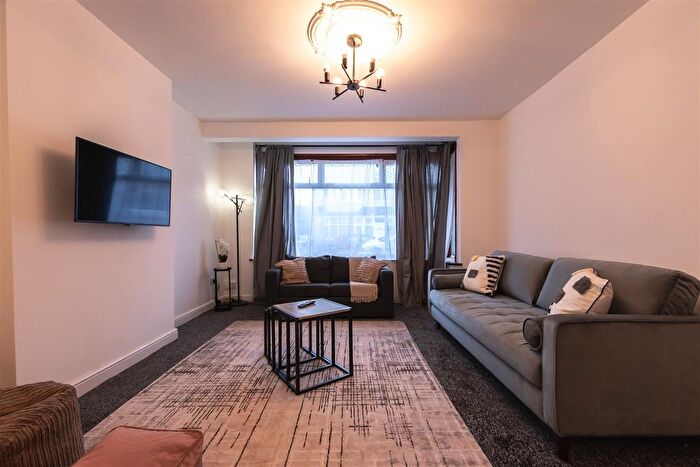 3 Bedroom Property To Rent In Branksome Avenue, London, N18