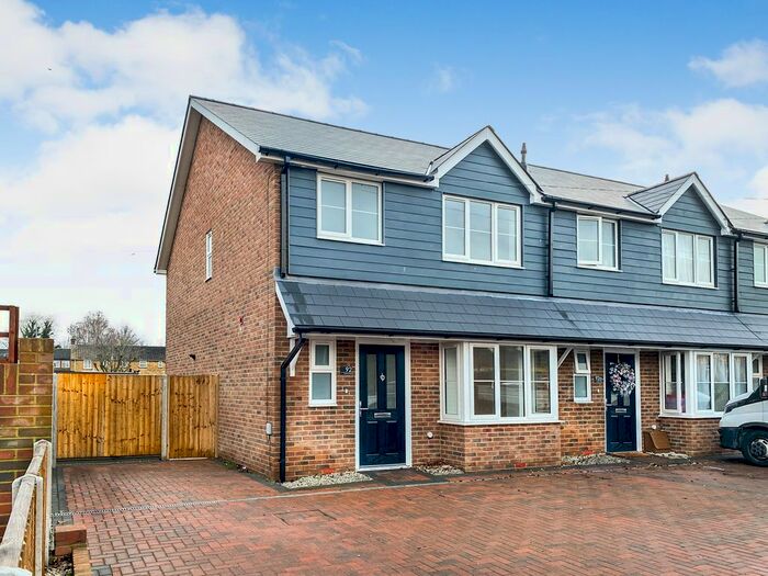 3 Bedroom End Of Terrace House To Rent In Lower Road, Faversham, Kent, ME13