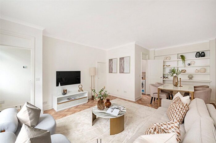 2 Bedroom Flat To Rent In De Vere Mews, Kensington, W8