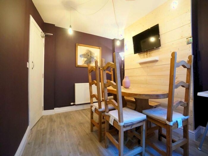 4 Bedroom House To Rent In Caellepa, Bangor, LL57