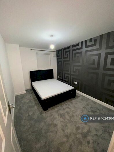 1 Bedroom Flat To Rent In Sovereign Place, Hatfield, AL9