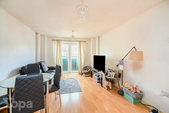 1 Bedroom Flat For Sale In High Street, Rochester, ME1