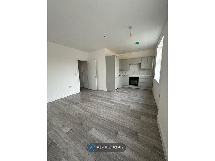 2 Bedroom Flat To Rent In High Street, Wealdstone, Harrow, HA3