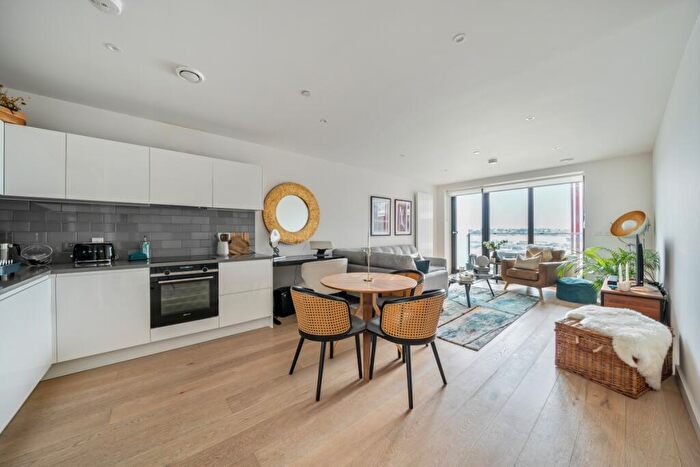 2 Bedroom Flat For Sale In Bonnet Street London, E16