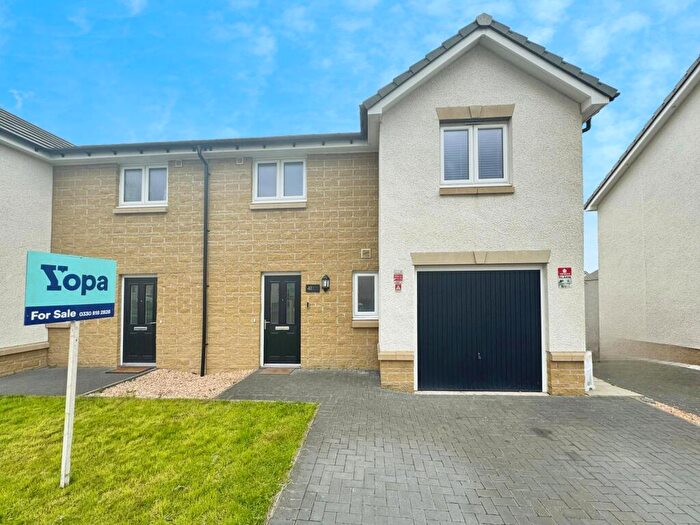 3 Bedroom Semi-Detached House For Sale In Nairn Drive, Bishopton, PA7