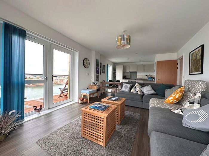 2 Bedroom Flat To Rent In Centenary Quay, Southampton, Hampshire, SO19