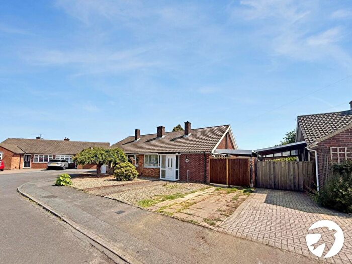 3 Bedroom Bungalow To Rent In Montfort Road, Chatham, Kent, ME5