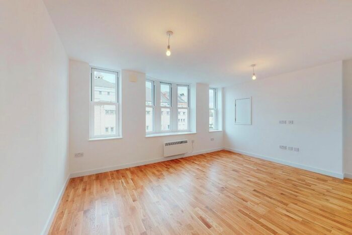 2 Bedroom Flat To Rent In North End Road, London, NW11