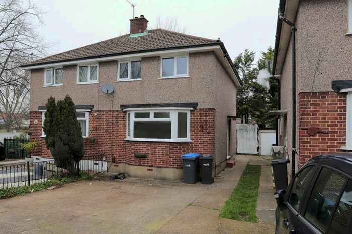 3 Bedroom Semi-Detached House To Rent In Vian Avenue, Enfield, EN3
