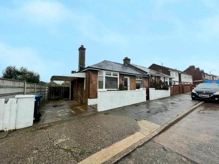 3 Bedroom Bungalow To Rent In Fitzroy Avenue, Ramsgate, Kent, CT12