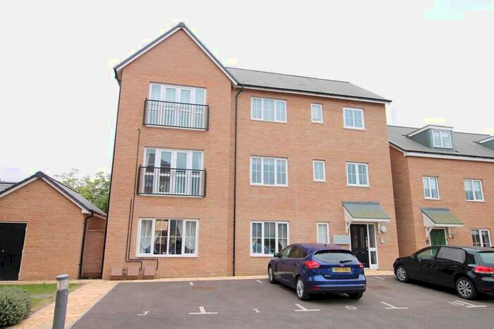 2 Bedroom Apartment To Rent In Tenor Close, Buckingham, MK18