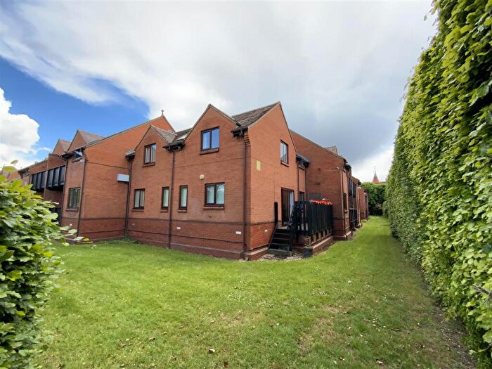 2 Bedroom Sheltered Housing For Sale In Fegans Court, Stony Stratford, Milton Keynes, MK11