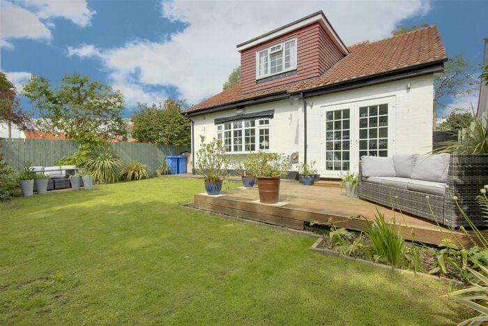 3 Bedroom Detached House For Sale In Church Lane, Ellerker, HU15