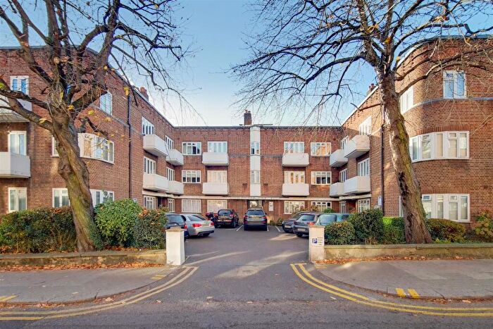 2 Bedroom Flat To Rent In Courtleigh, Bridge Lane, Temple Fortune, NW11