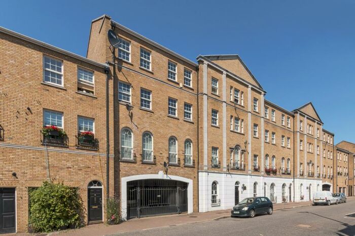 2 Bedroom Apartment To Rent In Helena Square, London, London, SE16