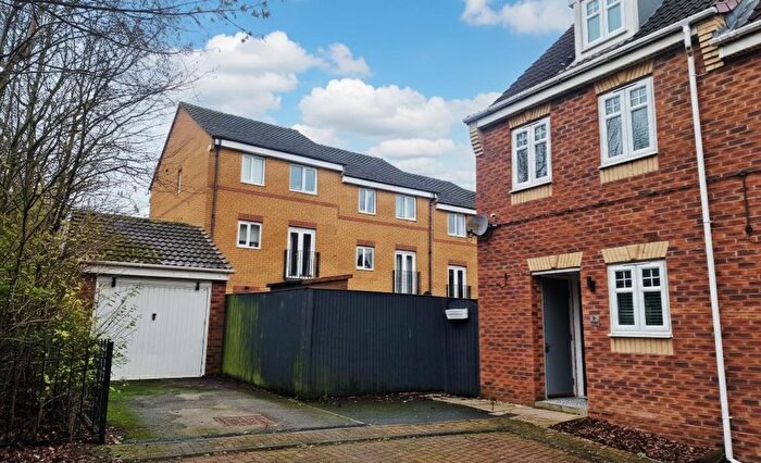 3 Bedroom Town House For Sale In Elderberry View, Whitwood, Castleford, WF10