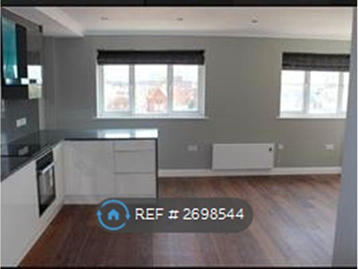 1 Bedroom Flat To Rent In Brisbane Court, Slough, SL1