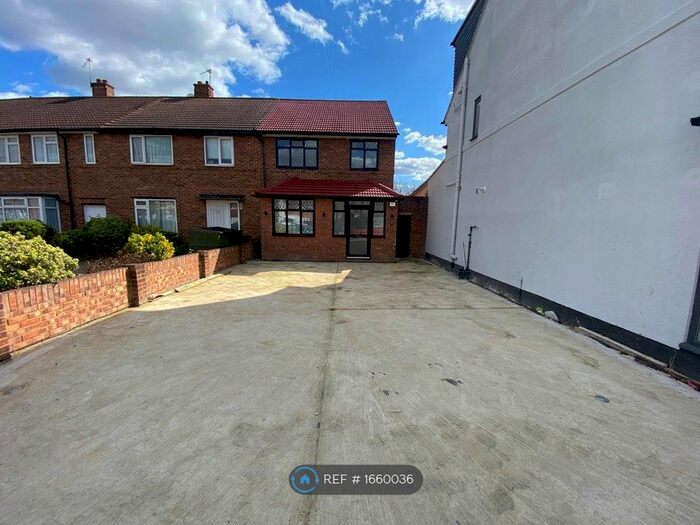 4 Bedroom End Of Terrace House To Rent In Newlands Close, Southall, Hounslow, UB2