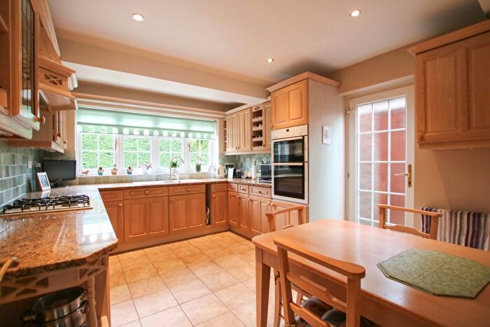 4 Bedroom Detached House For Sale In Martins Drive, Wokingham, RG41