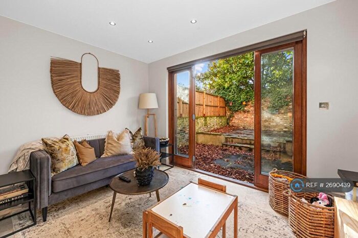 4 Bedroom Terraced House To Rent In London, London, N1