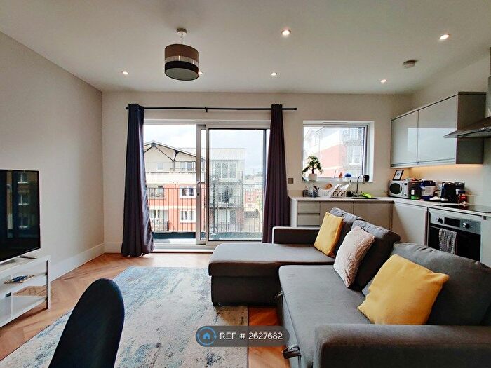 1 Bedroom Flat To Rent In Solomons Hill, Rickmansworth, WD3