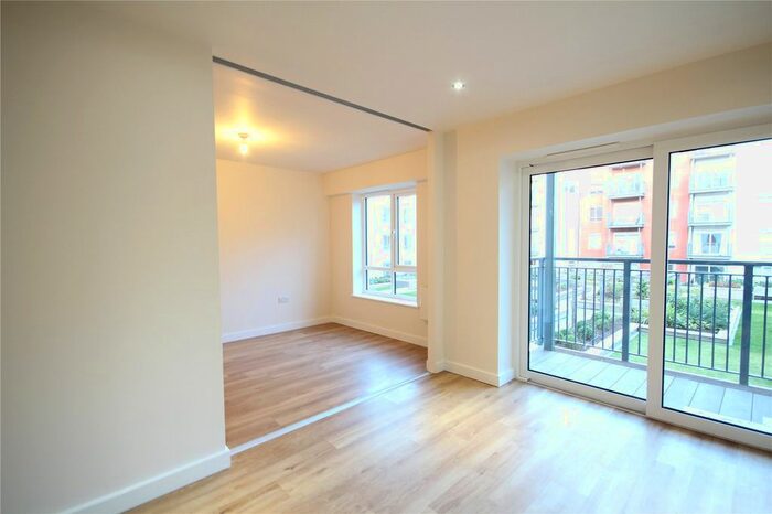 Studio To Rent In East Drive, London NW9