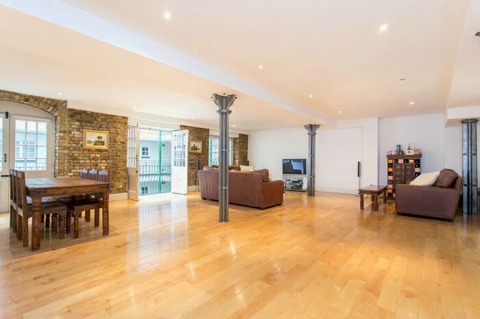 2 Bedroom Flat To Rent In Dundee Court, Wapping High Street, London, E1W