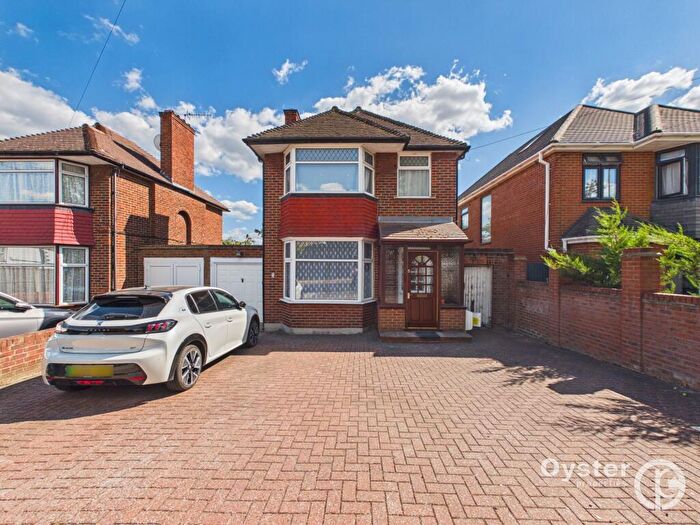3 Bedroom Detached House To Rent In Beverley Drive, Edgware, HA8