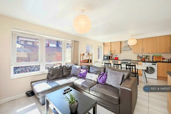 5 Bedroom Flat To Rent In Albany Close, London, N15