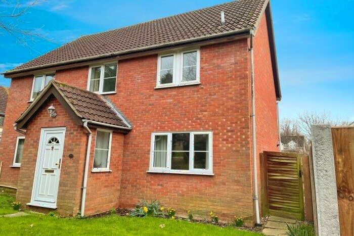 2 Bedroom Property To Rent In Hadleigh, Ipswich, IP7