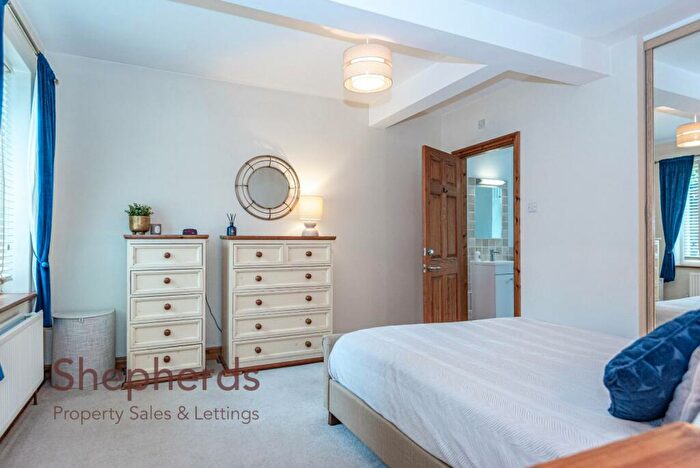5 Bedroom Detached House For Sale In Hertford Road Woollens Brook, Hoddesdon, EN11