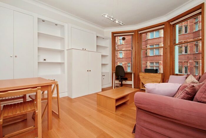 2 Bedroom Flat To Rent In Ridgmount Gardens, London, WC1E