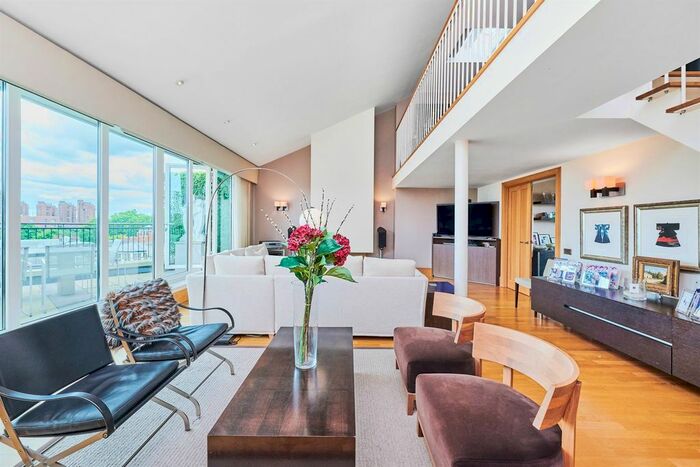 3 Bedroom Flat To Rent In Lucas House, Coleridge Gardens, SW10