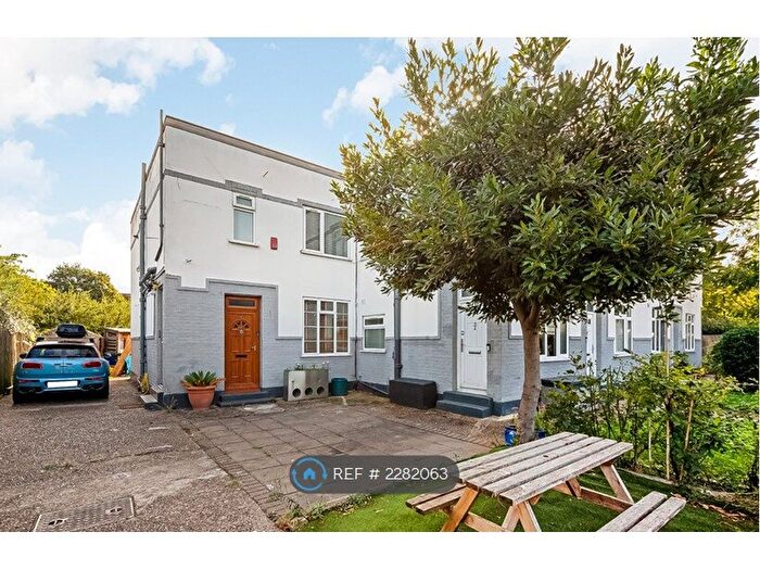 2 Bedroom Maisonette To Rent In Ingleborough Street, London, SW9