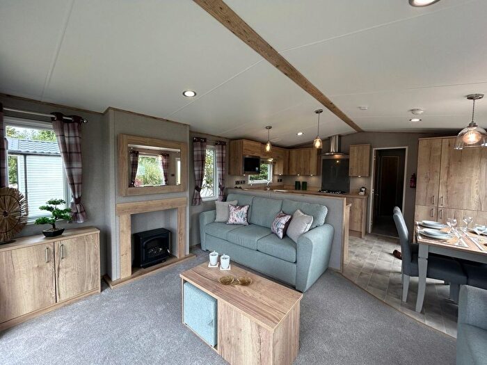 3 Bedroom Park Home For Sale In Halt Road, Goonhavern, Truro, TR4