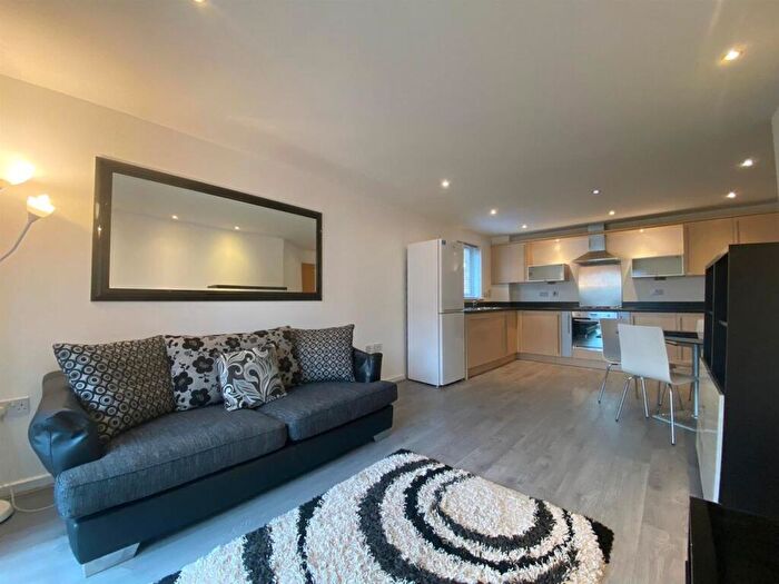 3 Bedroom Apartment To Rent In Gilbert House, Elmira Way, Salford, M5