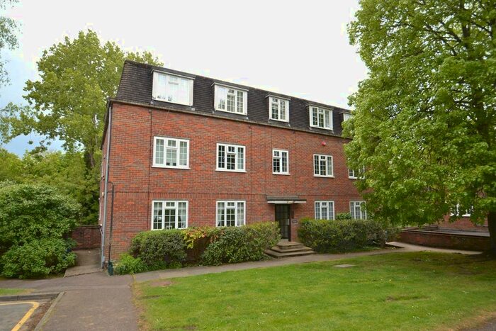 3 Bedroom Flat To Rent In Craigmount, Radlett, WD7