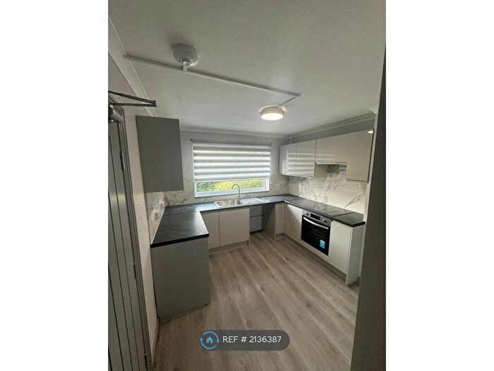 5 Bedroom Semi-Detached House To Rent In Oldwyk, Basildon, SS16