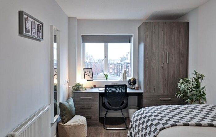 5 Bedroom Flat To Rent In Royal Park Road, Hyde Park, Leeds, LS6